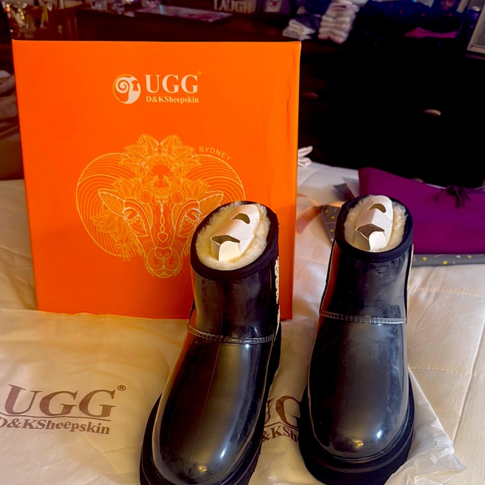 UGG D&K Sheepskin Black Boots